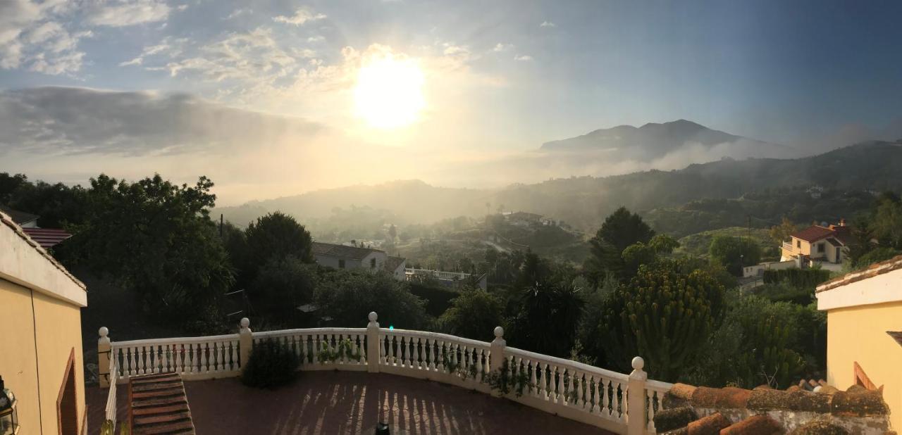 Studio Views Apartment, Cortijo Fruitful Hills Málaga Kültér fotó